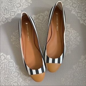 Striped shoes of prey flats size 9